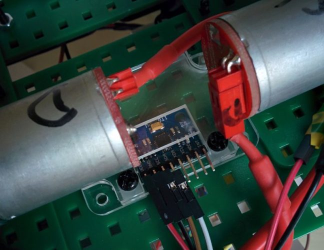 La fixation du gyro sous le NoRobo